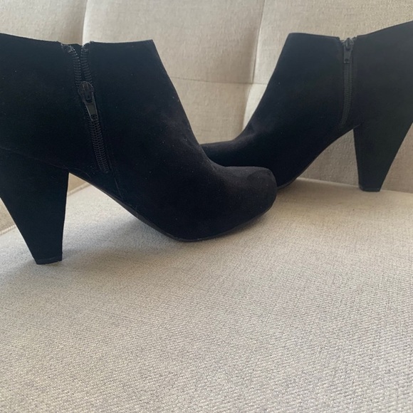 Black Suede Heeled Booties Size 11 - Picture 2 of 6